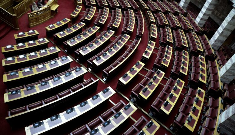 Γραφείο Προϋπολογισμού Βουλής: Σημαντικές αβεβαιότητες λόγω πανδημίας στον Κρατικό Προϋπολογισμό 2022