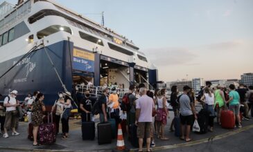Κύμα φυγής αδειούχων του Αυγούστου – Αυξημένη η κίνηση στο λιμάνι του Πειραιά