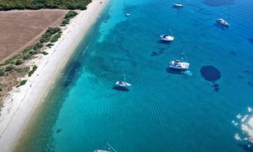 Βαθυαβάλι: Η άγνωστη παραλία με τα εξωτικά νερά