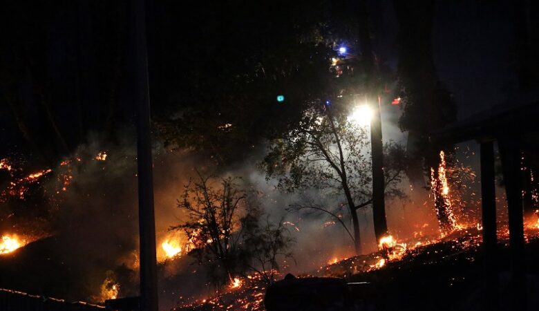 Συνεχίζει να καίει η φωτιά στη Ζάκυνθο: Χιλιάδες στρέμματα έχουν γίνει στάχτη