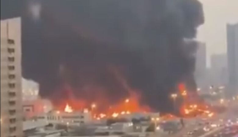 Τεράστια πυρκαγιά σε αγορά τροφίμων στα Ηνωμένα Αραβικά Εμιράτα
