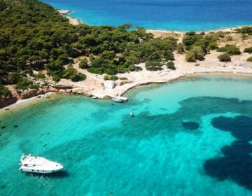 Μονή: Το ονειρεμένο νησί της Αττικής