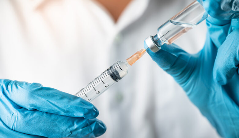 Εμβόλιο της Οξφόρδης: Τι έδειξαν τα πρώτα αποτελέσματα δοκιμών