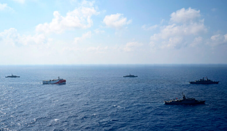 Τουρκικά παιχνίδια στην Ανατολική Μεσόγειο:  Εντός ελληνικής υφαλοκρήπιδας το Oruc Reis – Συναγερμός στο Πολεμικό Ναυτικό
