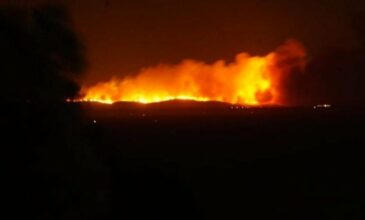 Μεγάλη φωτιά στο Τσεσμέ της Τουρκίας – Ορατή και από την Χίο