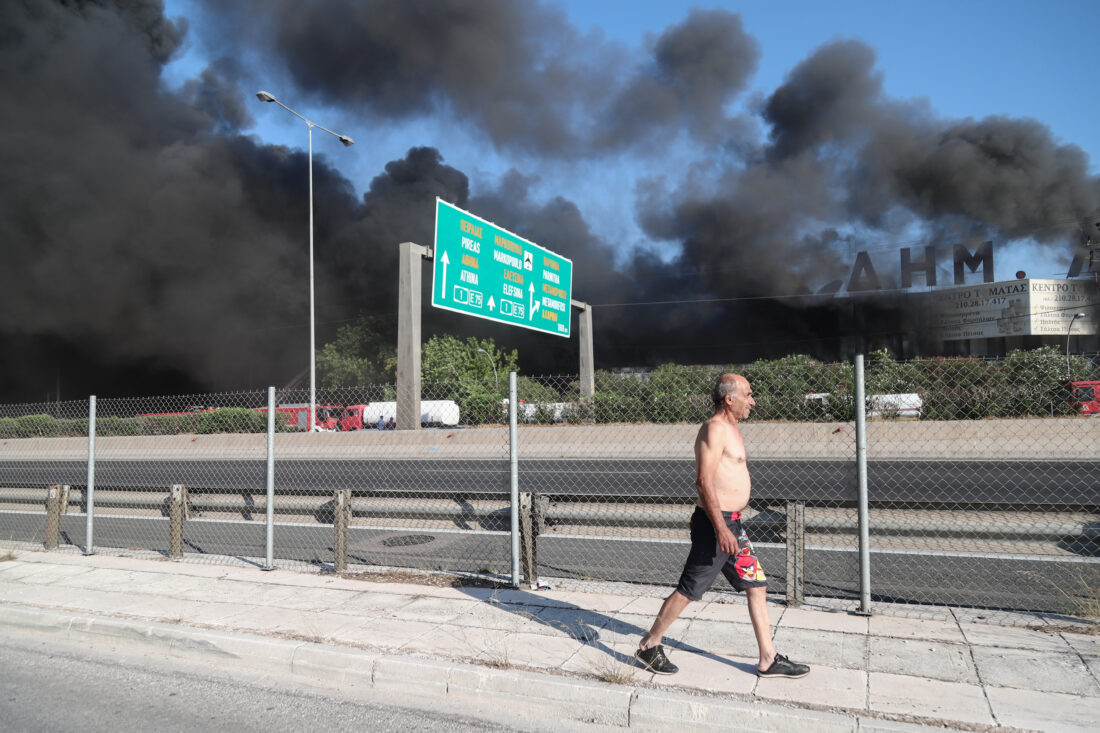 Φωτιά στη Μεταμόρφωση: Δόθηκε μερικώς η κυκλοφορία και στα δύο ρεύματα της εθνικής οδού Αθηνών- Λαμίας
