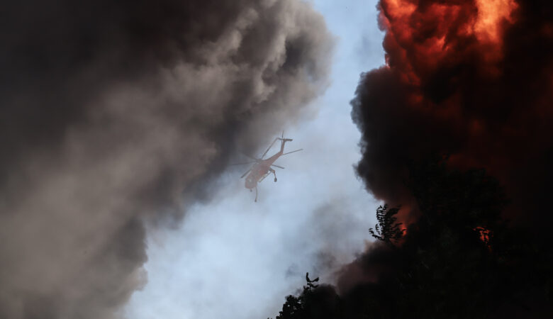 Μεγάλη φωτιά κοντά στο Ναρθάκι Φαρσάλων – Σε εξέλιξη επιχείρηση της Πυροσβεστικής