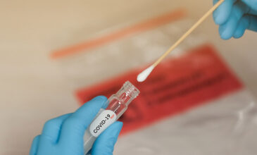 Κορονοϊός: Πώς γίνεται το τεστ αντιγόνου με δείγμα σάλιου