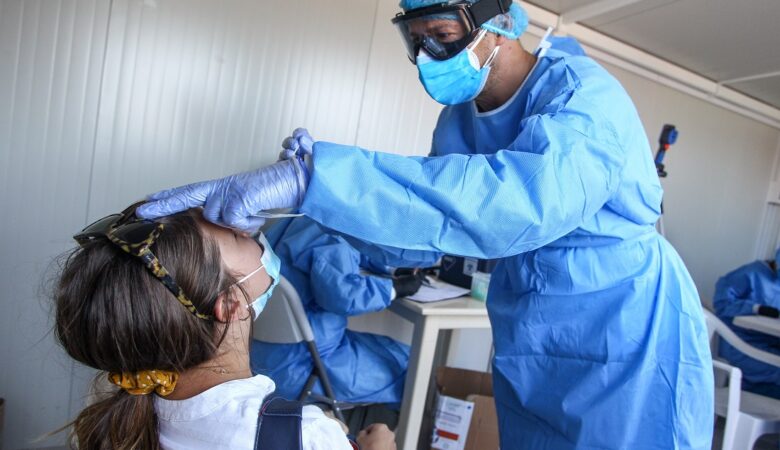 Κορονοϊός: Ποιοι κινδυνεύουν περισσότερο από τη μεγάλη διασπορά του ιού στην κοινότητα