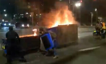 Νύχτα ταραχών στο Πόρτλαντ: Διαδηλωτές άναψαν φωτιές και συγκρούστηκαν με την αστυνομία