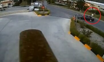 Σοκαριστικό βίντεο: Μοτοσικλετιστής εκσφενδονίστηκε 10 μέτρα έπειτα από σύγκρουση με αυτοκίνητο