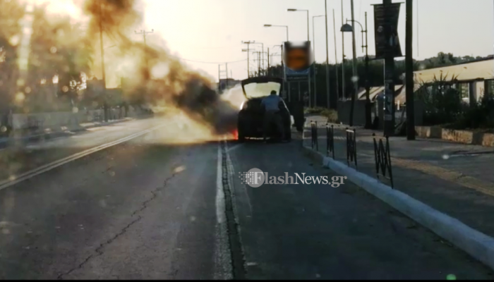 Αυτοκίνητο τυλίχτηκε στις φλόγες εν κινήσει στα Χανιά – Δείτε το βίντεο