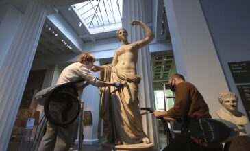 Γιγαντιαία επιχείρηση καθαρισμού στο Βρετανικό Μουσείο από τις τεράστιες ποσότητες σκόνης