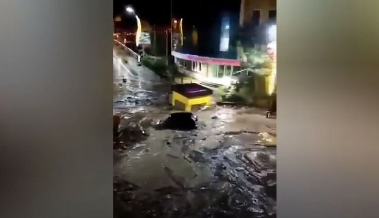 Ξαφνικές πλημμύρες έπληξαν την Τουρκία: Τέσσερις νεκροί και 11 αγνοούμενοι