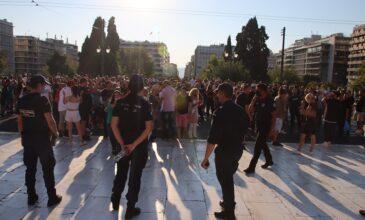 Συγκέντρωση διαμαρτυρίας εργαζομένων του κλάδου διασκέδασης στο κέντρο της Αθήνας