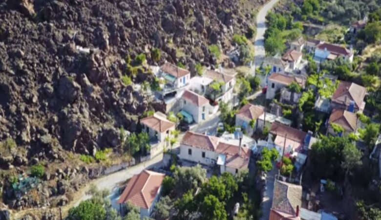Καμένη Χώρα: Το ελληνικό χωριό που χτίστηκε… πάνω στη λάβα