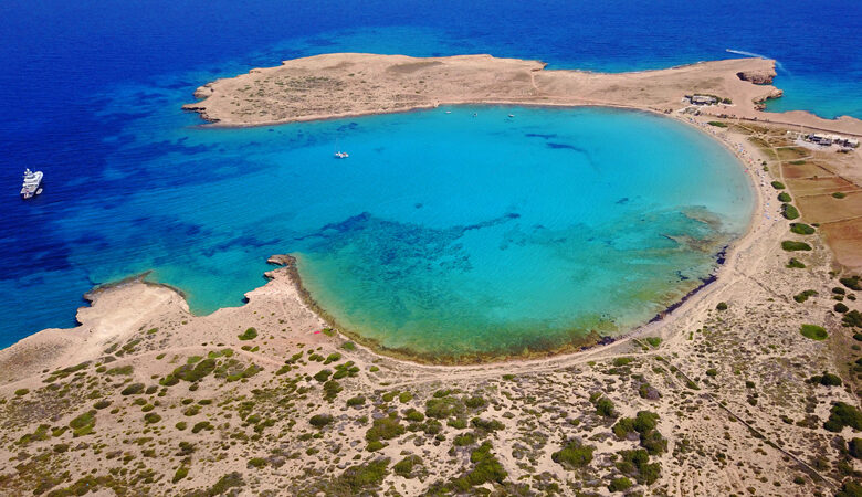 Πορί: Η παραλία που αποκαλείται και «παράδεισος» στα Κουφονήσια