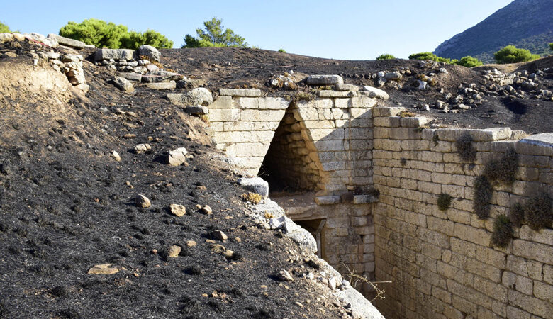 Λίνα Μενδώνη: Μικρές οι απώλειες στον αρχαιολογικό χώρο των Μυκηνών