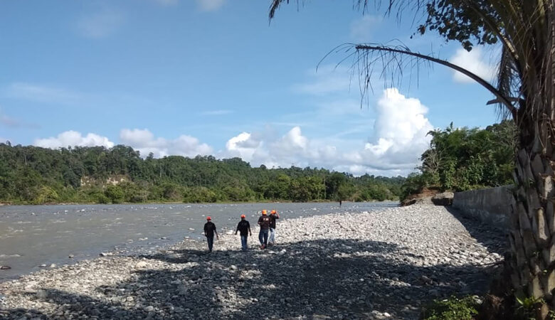 Ινδονησία: Η πανδημία του κοροναϊού πλημμυρίζει τον ποταμό Σισαντάνε με ιατρικά απόβλητα