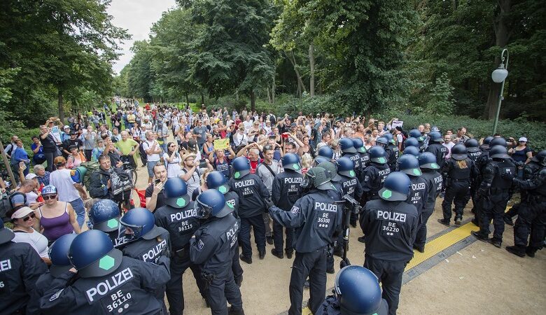 Υποχρεωτική η χρήση μάσκας στις μεγάλες διαδηλώσεις στο Βερολίνο