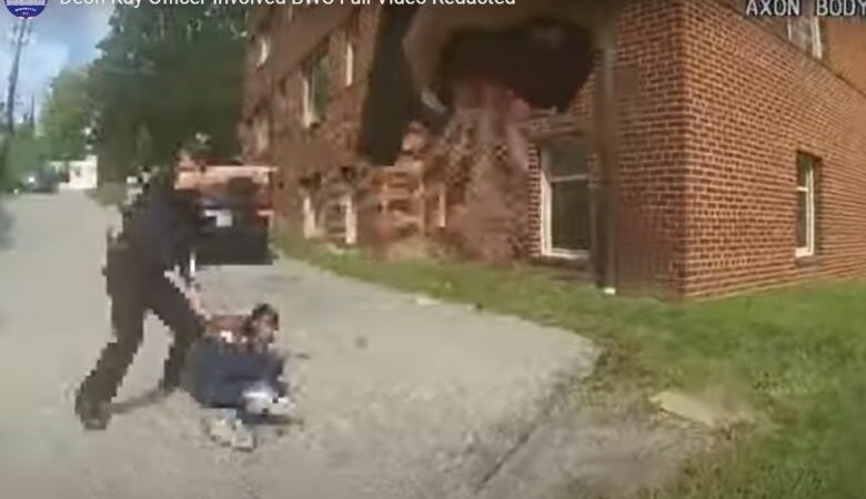 Βίντεο-σοκ με αστυνομικό να πυροβολεί θανάσιμα 18χρονο στην Ουάσιγκτον