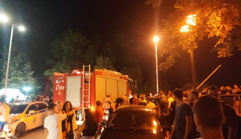 Απίστευτο τροχαίο: Αυτοκίνητα συγκρούστηκαν και το ένα έριξε δύο ανήλικους κάτω από γέφυρα στη Λάρισα