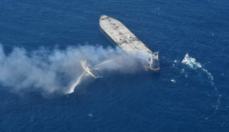 Σρι Λάνκα: Κατασβέστηκε η φωτιά που είχε ξεσπάσει σε δεξαμενόπλοιο