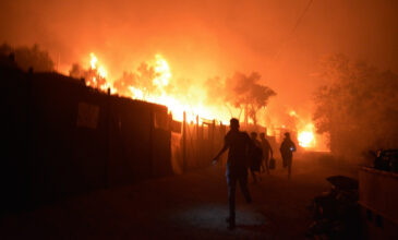 Συγκλονίζουν οι φωτογραφίες από την κόλαση φωτιάς στη Μόρια – Τεράστια η καταστροφή