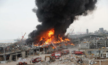 Μεγάλη φωτιά στο κατεστραμμένο λιμάνι της Βηρυτού