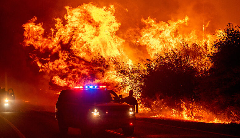 Σκηνές Αποκάλυψης στις ΗΠΑ: Νεκρός 12χρονος με την γιαγιά του από τις πυρκαγιές