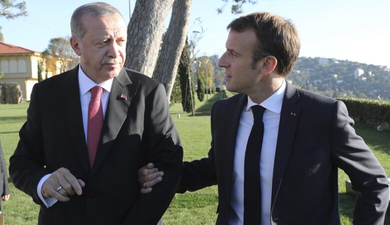 Φουντώνει ο «πόλεμος» Γαλλίας-Τουρκίας – Επιθέσεις της Άγκυρας στον Μακρόν