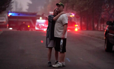 Πυρκαγιές στις ΗΠΑ: Τουλάχιστον 24 νεκροί- Μισό εκατομμύριο εκκένωσαν τα σπίτια τους