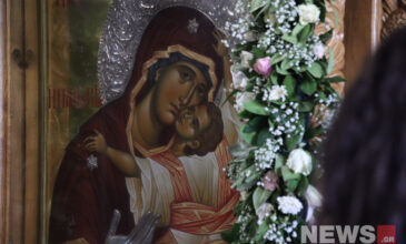 Κοσμοσυρροή σε εκκλησία στο Βύρωνα: Δάκρυσε η Παναγία, αναφέρουν οι πιστοί