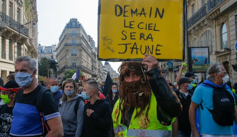 Γαλλία: Επέστρεψαν δυναμικά τα «κίτρινα γιλέκα»