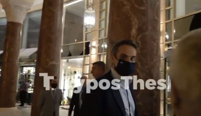 Παρατήρηση Μητσοτάκη σε δημοσιογράφους: Δεν μπορώ να σας μιλήσω αν δεν φοράτε μάσκες