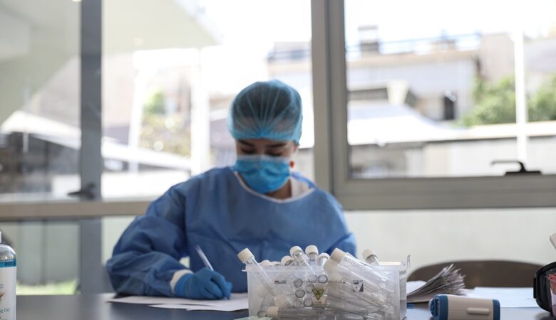Κορονοϊός: 95 θάνατοι, 101 διασωληνωμένοι – Δύο νέοι θάνατοι από γρίπη την τελευταία εβδομάδα