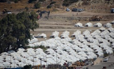 Η Αυστρία στέλνει στην Ελλάδα 400 εξοπλισμένα καταλύματα για τους πληγέντες της Μόριας