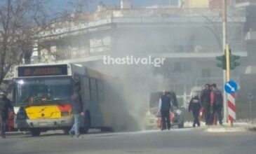 Φωτιά ξέσπασε σε λεωφορείο του ΟΑΣΘ στην Πυλαία