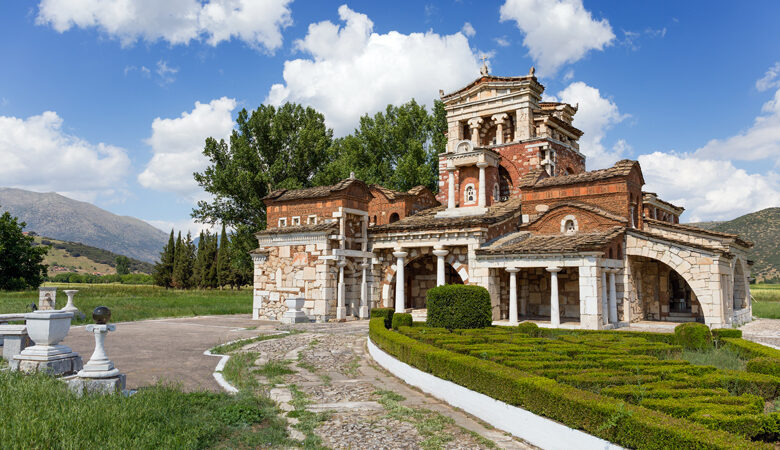 Η ελληνική εκκλησία που αποτελεί μια από τις πιο παράξενες του κόσμου