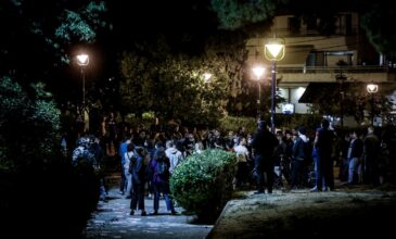 Κορονοϊός: Εικόνες συνωστισμού μέχρι το πρωί σε πλατεία της Θεσσαλονίκης