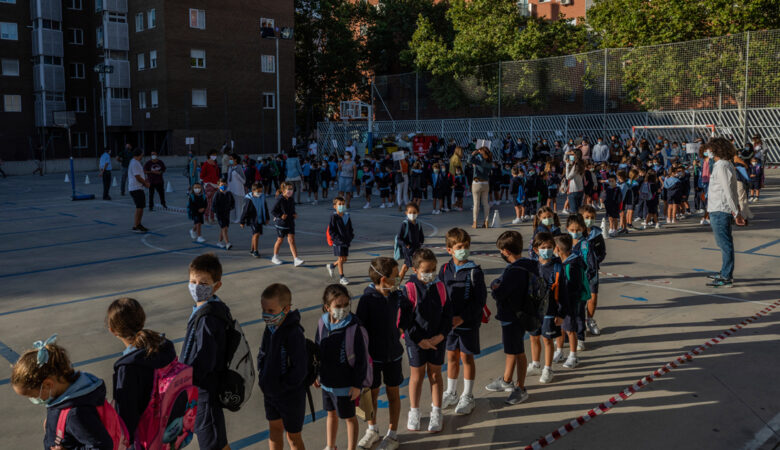 Κορονοϊός: Επιστρέφουν οι μαθητές στα σχολεία στην Ισπανία μετά τις διακοπές των Χριστουγέννων