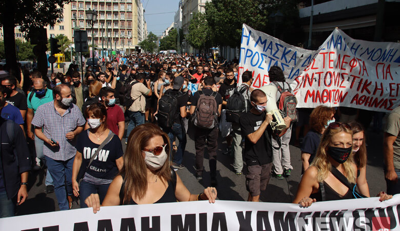 Σε εξέλιξη το πανεκπαιδευτικό συλλαλητήριο στο κέντρο της Αθήνας