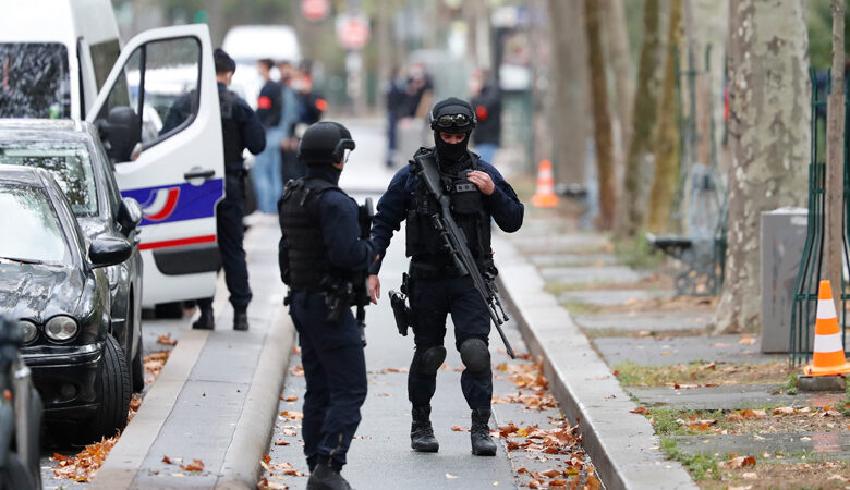 Συνελήφθη ύποπτος για την επίθεση έξω από το Charlie Hebdo στο Παρίσι