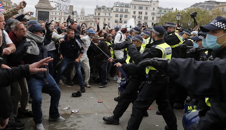 Επεισόδια στο Λονδίνο με διαδηλωτές ενάντια στα μέτρα για τον κοροναϊό