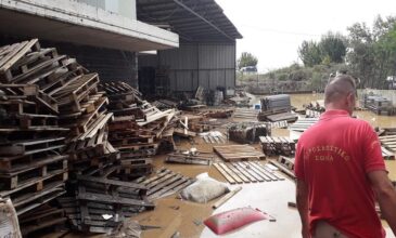 Πλημμύρισαν επιχειρήσεις και σπίτια στο Αγρίνιο από τις έντονες βροχοπτώσεις