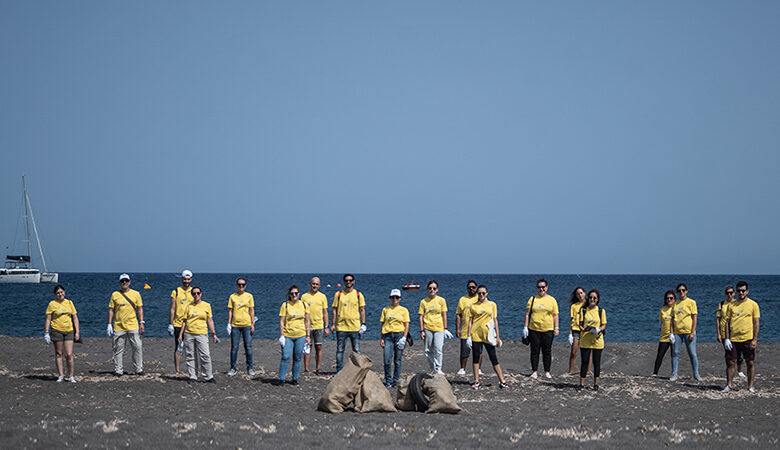 Η Lidl Ελλάς και το Κοινωφελές Ίδρυμα Αθανασίου K. Λασκαρίδη καθαρίζουν το βυθό και τις ακτές της Σαντορίνης