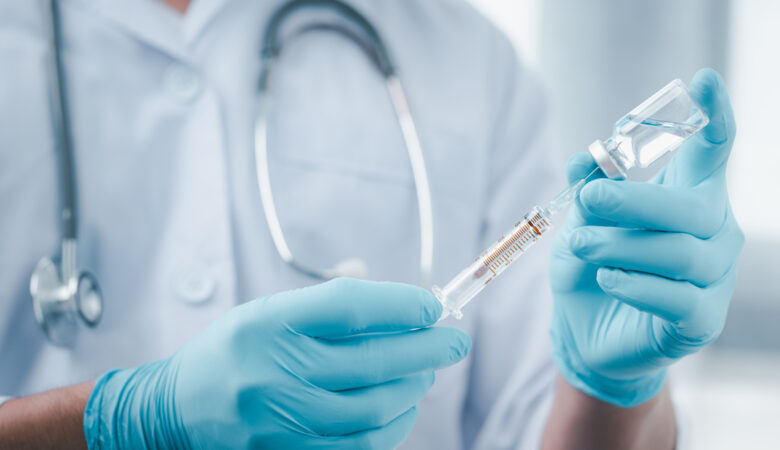 Johnson & Johnson: Παγώνει τις δοκιμές για εμβόλιο – Ασθενής παρουσίασε ανεξήγητη ασθένεια
