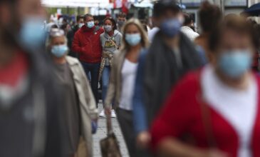 ΗΠΑ: Επιστροφή της μάσκας στο Λος Άντζελες λόγω αύξησης κρουσμάτων