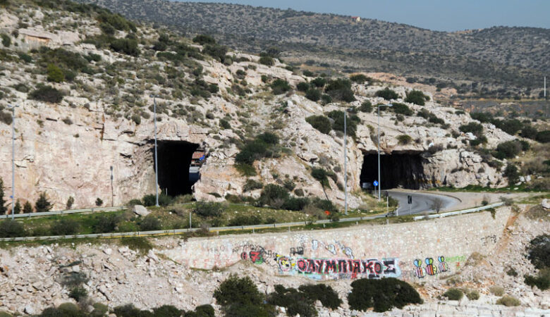 Ταλαιπωρία στην Αθηνών-Σουνίου – Έκλεισε η σήραγγα «Λουμπάρδα»