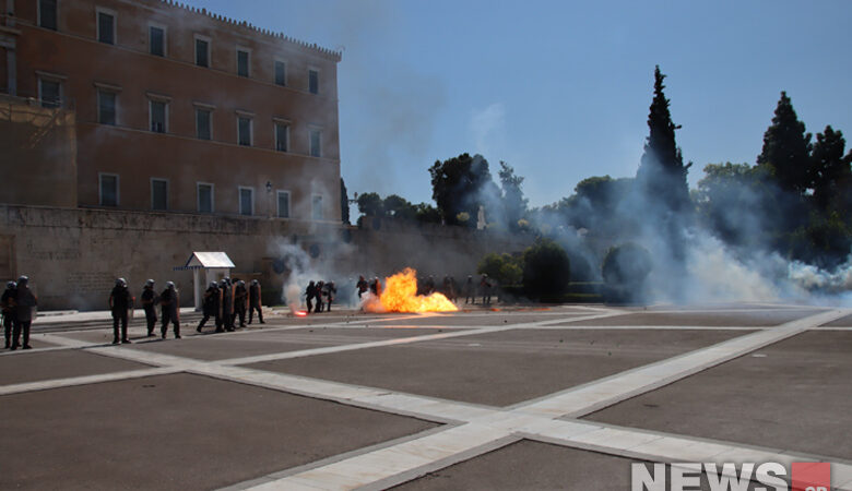 Επεισόδια και μολότοφ στο συλλαλητήριο στο Σύνταγμα